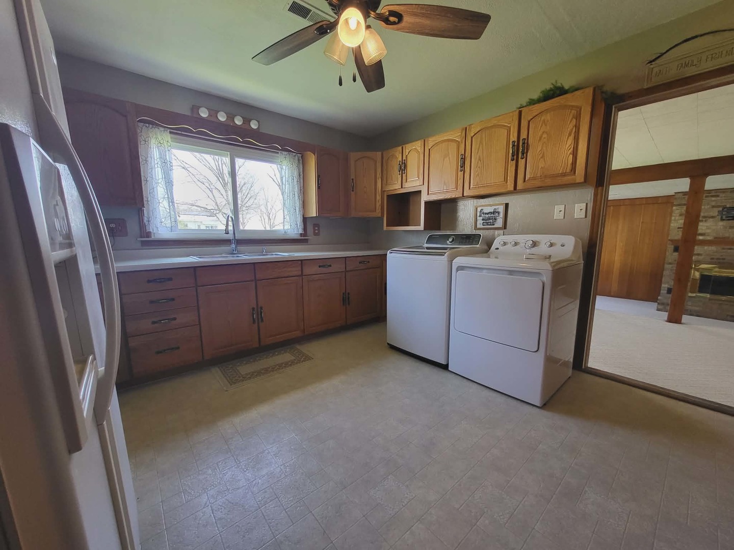 405 South Grove Street Colfax, IL 61728 - Photo 7 of 12