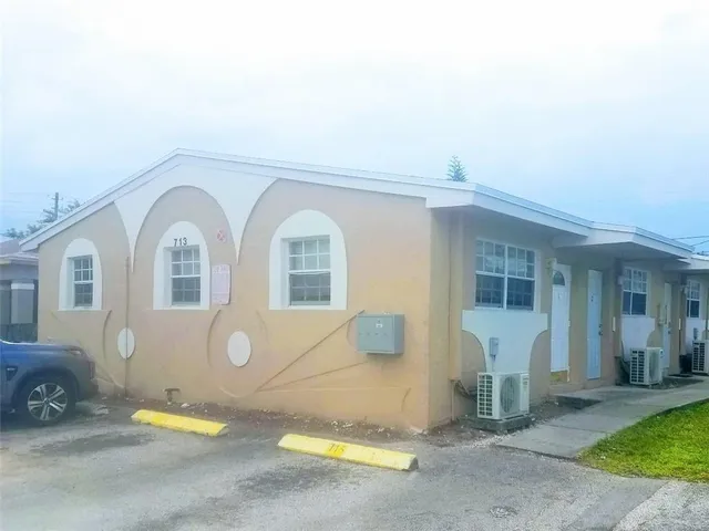 $1,675 | 713 Southwest 3rd Place, Unit 3, Dania Beach, FL 33004