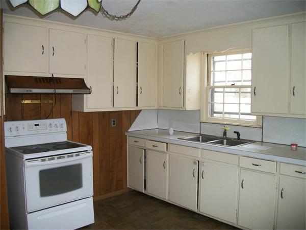 1640 Wilbraham Road Springfield, MA 01119 - Photo 3 of 13