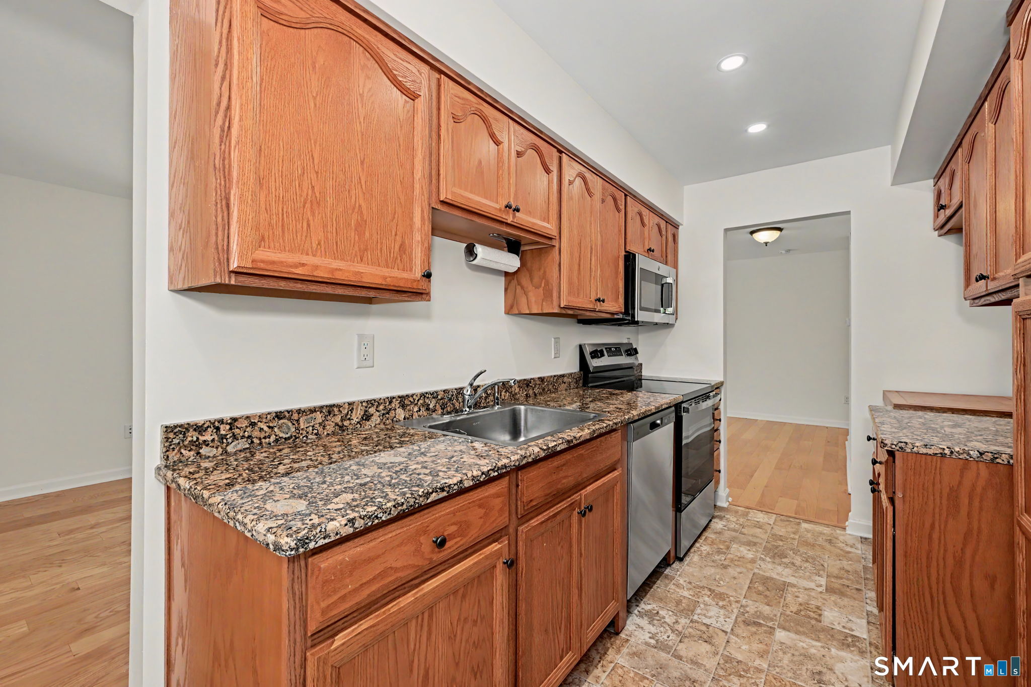 73 Riverside Avenue, Unit 3A Stamford, CT 06905 - Photo 12 of 26