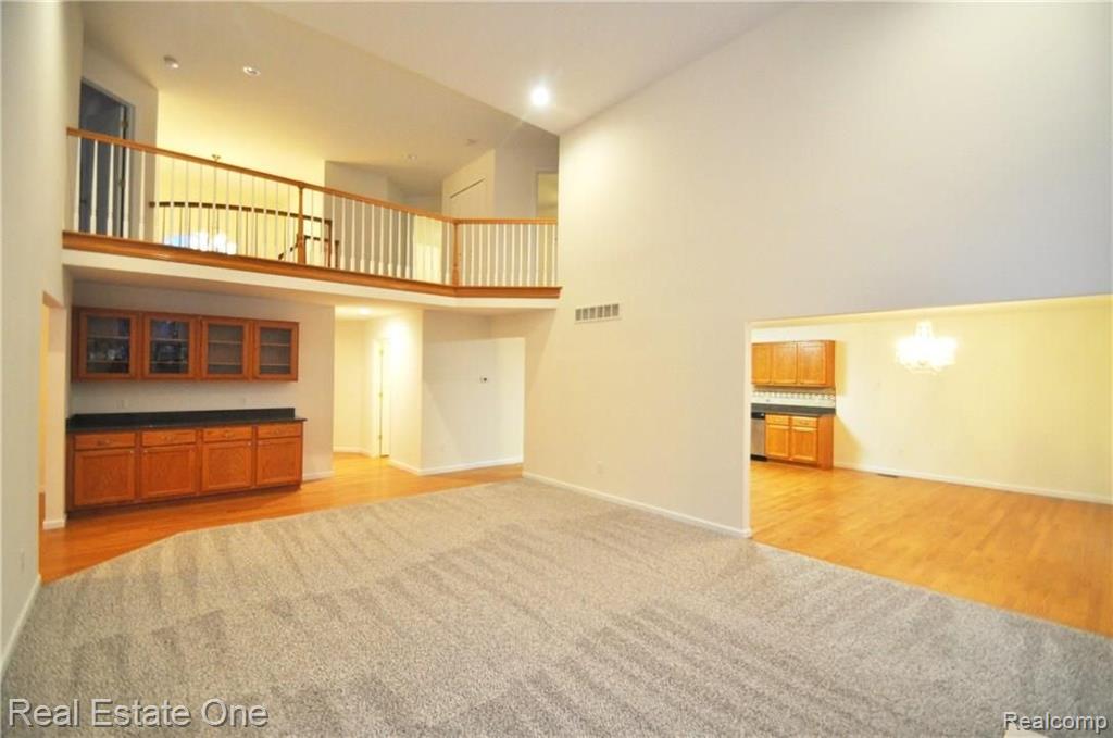 331 Mystic Valley Rochester, MI 48307 - Photo 13 of 39