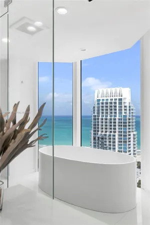 $8,699,000 | 300 South Pointe Drive, Unit 3405, Miami Beach, FL 33139