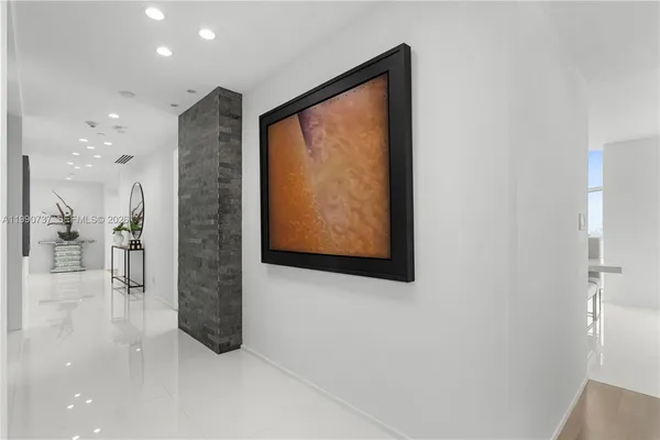 $8,699,000 | 300 South Pointe Drive, Unit 3405, Miami Beach, FL 33139