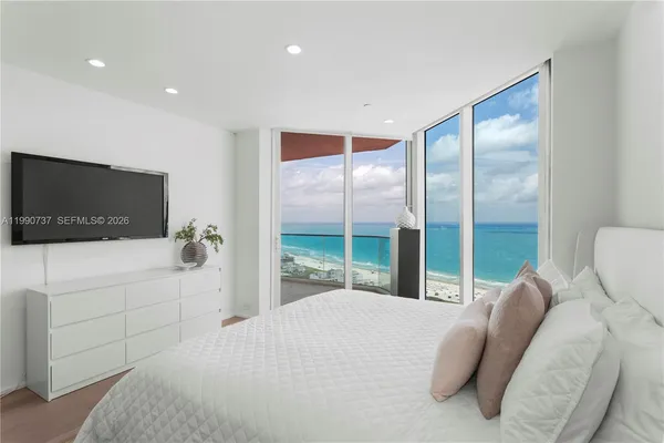 $8,699,000 | 300 South Pointe Drive, Unit 3405, Miami Beach, FL 33139