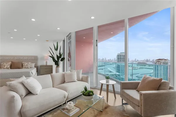 $8,699,000 | 300 South Pointe Drive, Unit 3405, Miami Beach, FL 33139