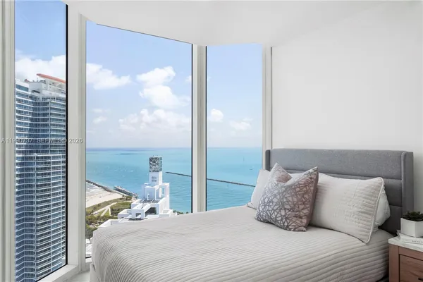 $8,699,000 | 300 South Pointe Drive, Unit 3405, Miami Beach, FL 33139