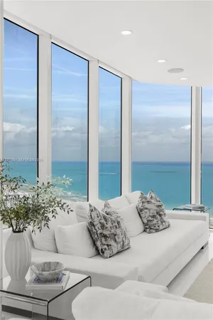 $8,699,000 | 300 South Pointe Drive, Unit 3405, Miami Beach, FL 33139
