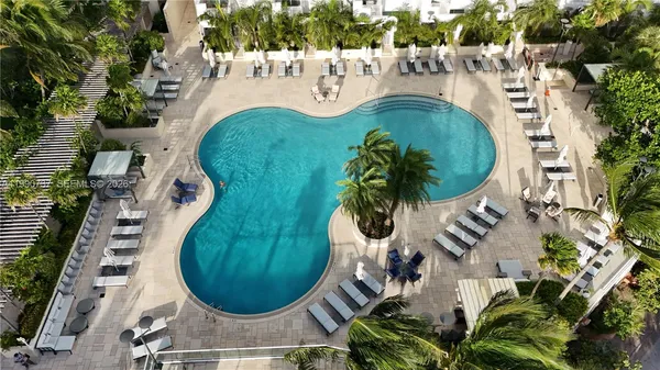 $8,699,000 | 300 South Pointe Drive, Unit 3405, Miami Beach, FL 33139