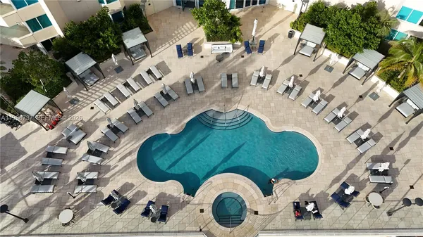 $8,699,000 | 300 South Pointe Drive, Unit 3405, Miami Beach, FL 33139