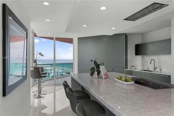 $8,699,000 | 300 South Pointe Drive, Unit 3405, Miami Beach, FL 33139