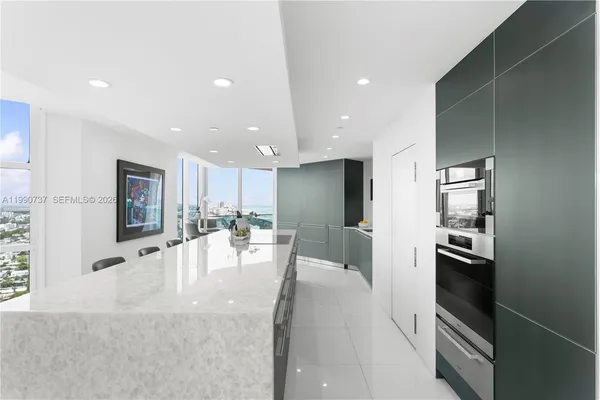 $8,699,000 | 300 South Pointe Drive, Unit 3405, Miami Beach, FL 33139