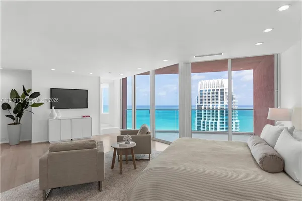 $8,699,000 | 300 South Pointe Drive, Unit 3405, Miami Beach, FL 33139