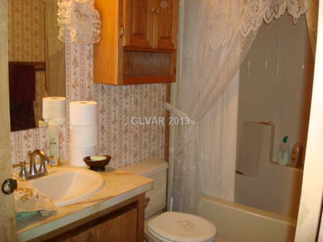 5457 Aldama Road Las Vegas, NV 89122 - Photo 8 of 15 Bathroom.