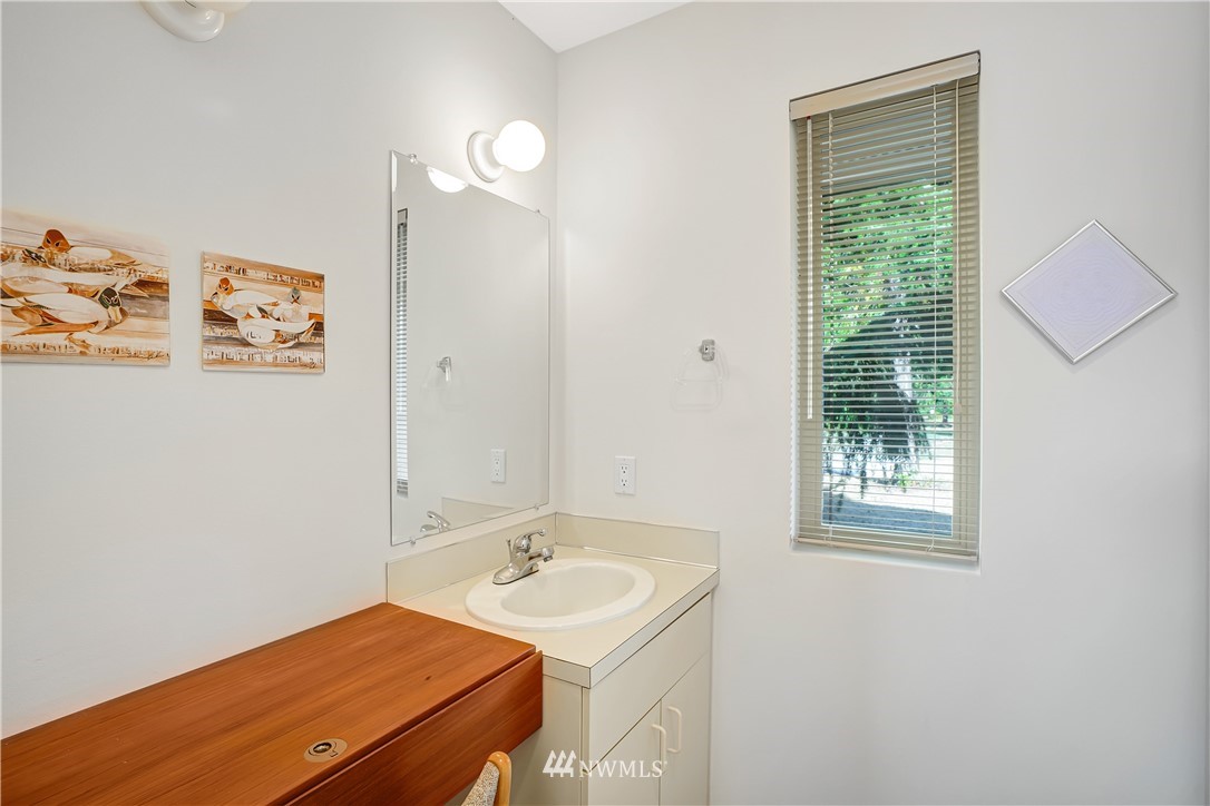 6316 West Shore Road Anacortes, WA 98221 - Photo 22 of 28 Gallery Image 22