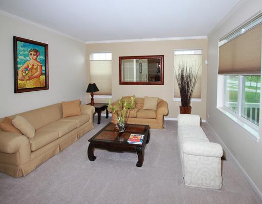 13523 Marigold Road Plainfield, IL 60544 - Photo 3 of 16 a living room with furniture and a couch