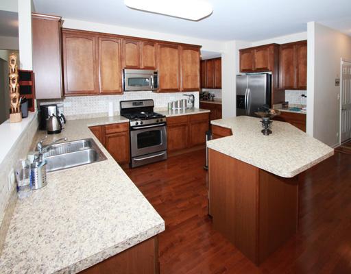 13523 Marigold Road Plainfield, IL 60544 - Photo 4 of 16 a kitchen with a sink stove and refrigerator