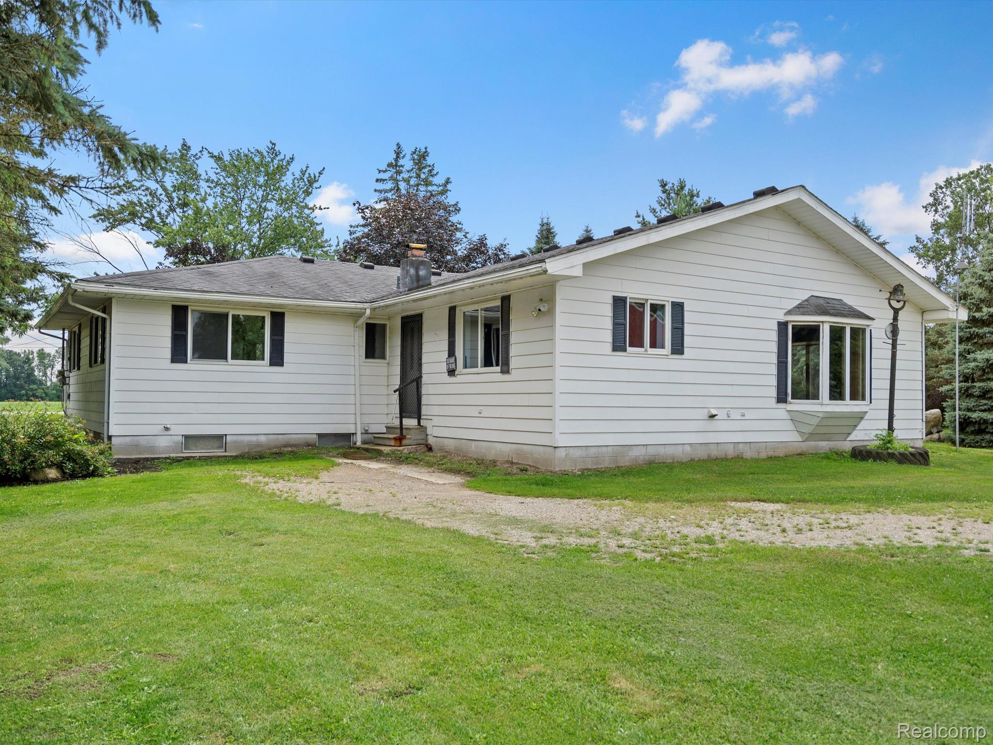 7693 Dryden Road Almont, MI 48003 - Photo 9 of 47 Gallery Image 9