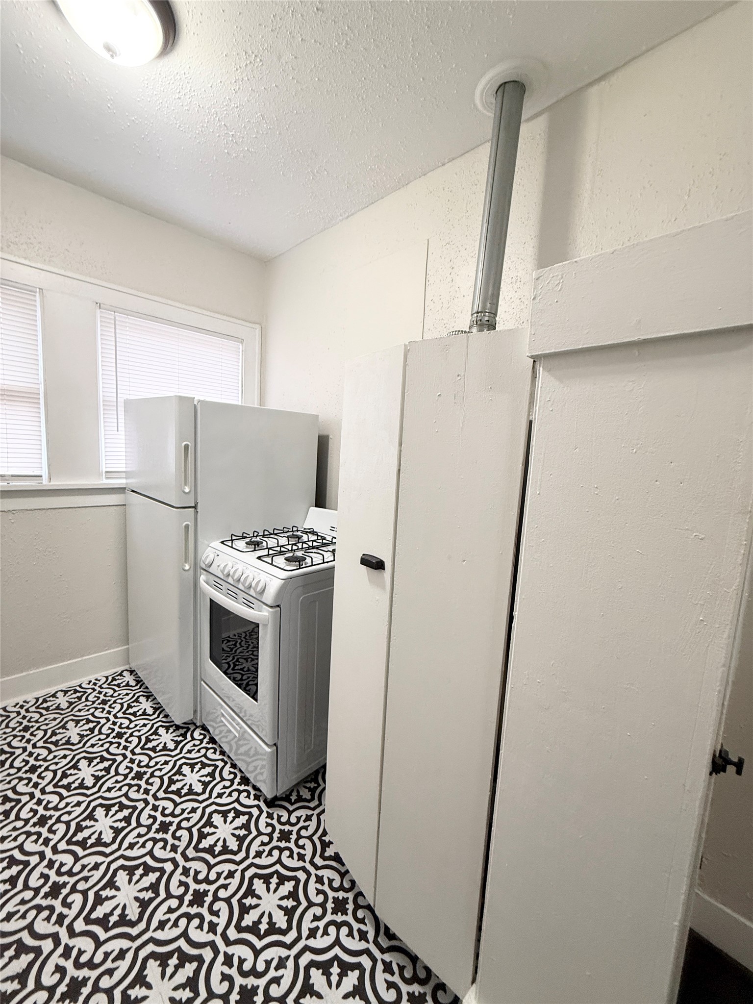 1136 Berthea Street, Unit 11 Houston, TX 77006 - Photo 11 of 14