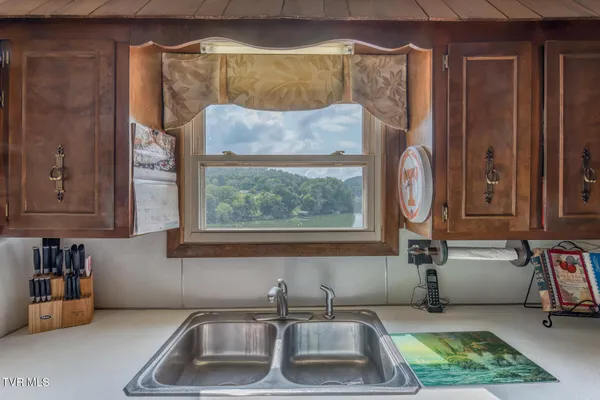 $539,000 | 1458 East Shipley Ferry Road, Kingsport, TN 37663
