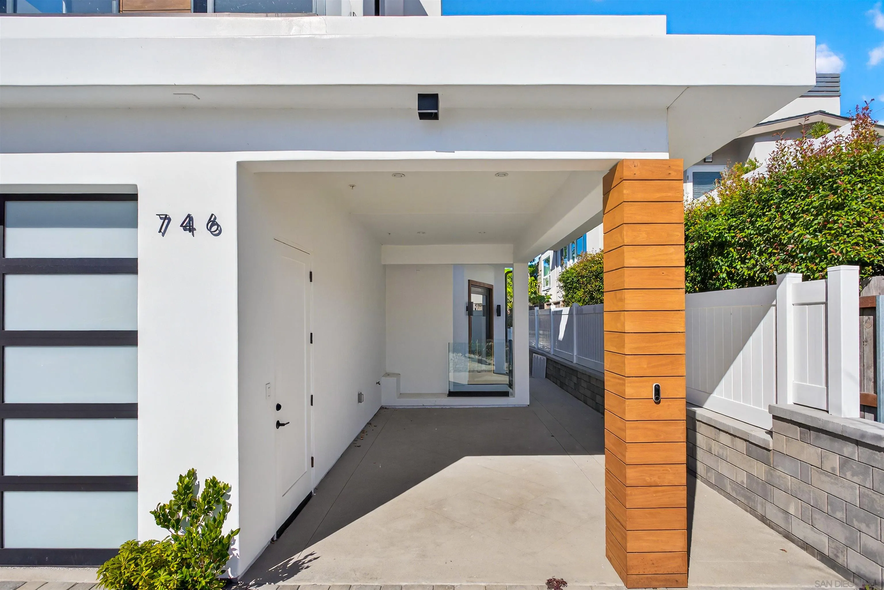 746 Bonair Street La Jolla, CA 92037 - Photo 1 of 19 a view of entryway front of house