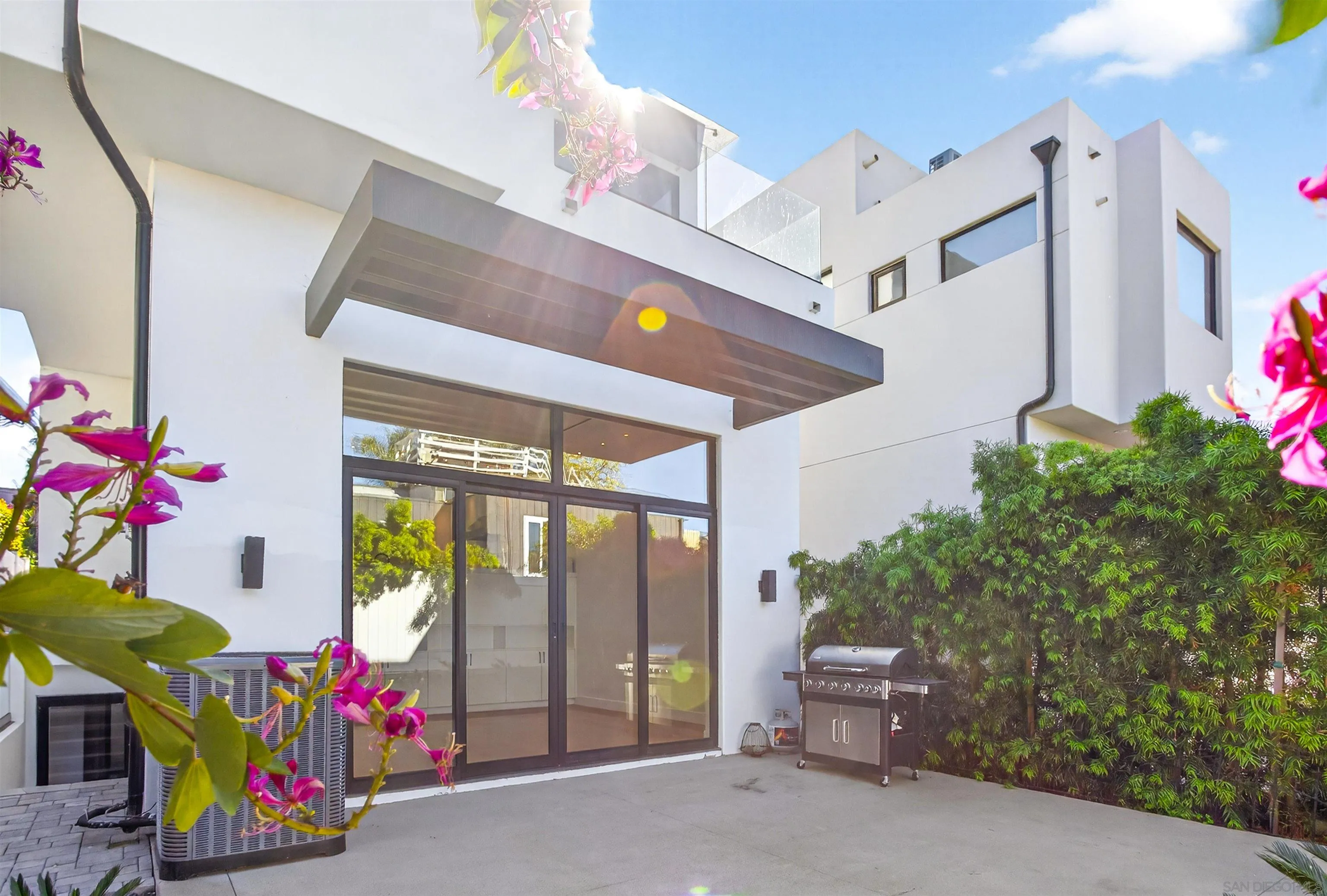 746 Bonair Street La Jolla, CA 92037 - Photo 12 of 19 a view of entryway front of house