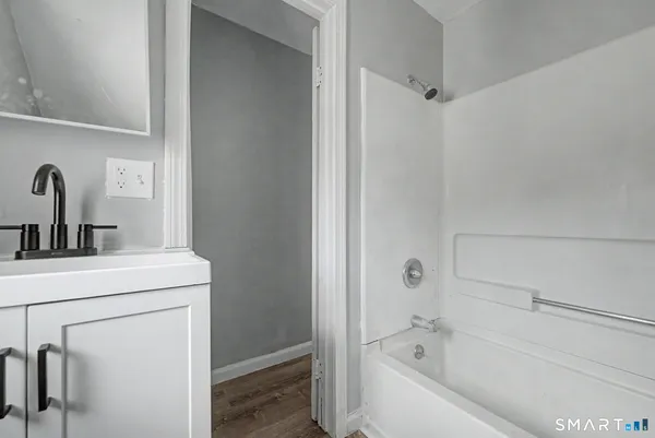 $1,395 | 23 Beacon Street, Unit 2, Waterbury, CT 06704