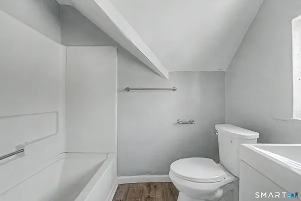 $1,395 | 23 Beacon Street, Unit 2, Waterbury, CT 06704