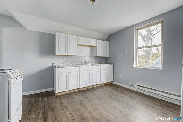 $1,395 | 23 Beacon Street, Unit 2, Waterbury, CT 06704
