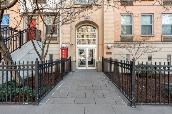 $4,200 | 149 Essex Street, Unit 2H, Jersey City, NJ 07302
