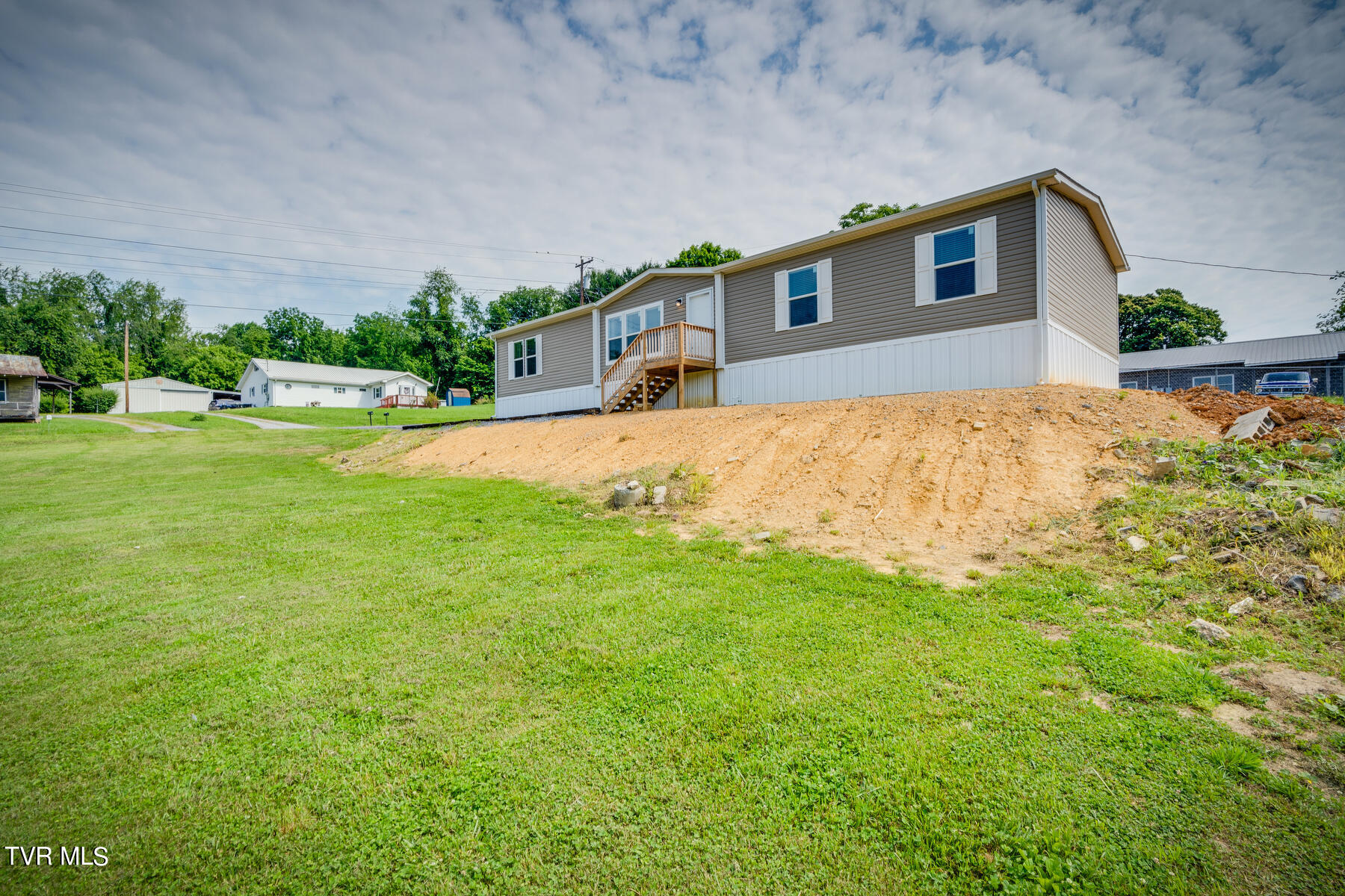 230 Valley Pike Road Bristol, TN 37620 - Photo 3 of 34 003