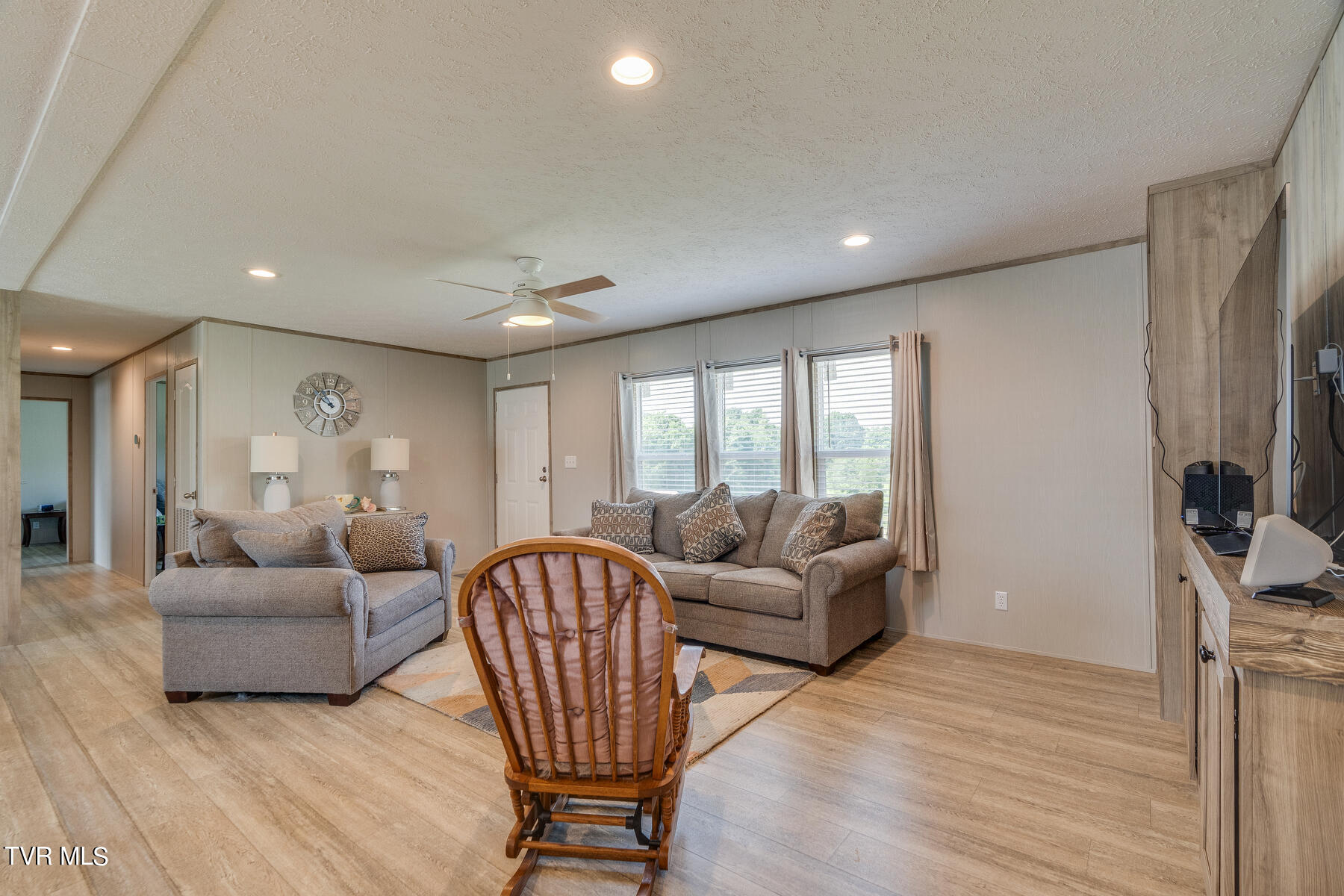 230 Valley Pike Road Bristol, TN 37620 - Photo 6 of 34 006