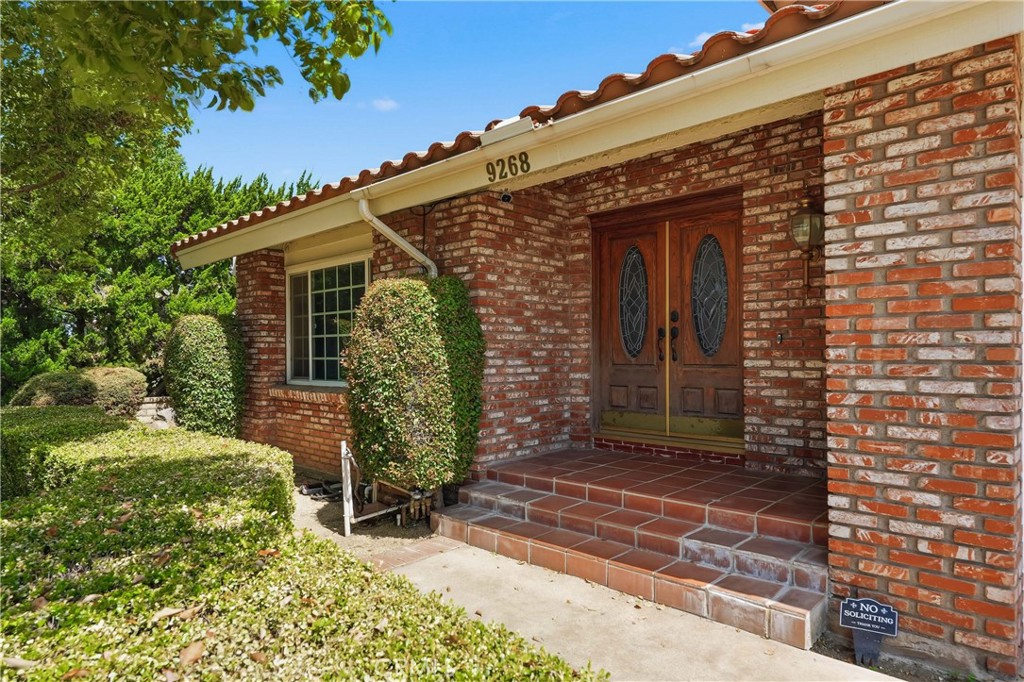 9268 Lemon Avenue Rancho Cucamonga, CA 91701 - Photo 4 of 43