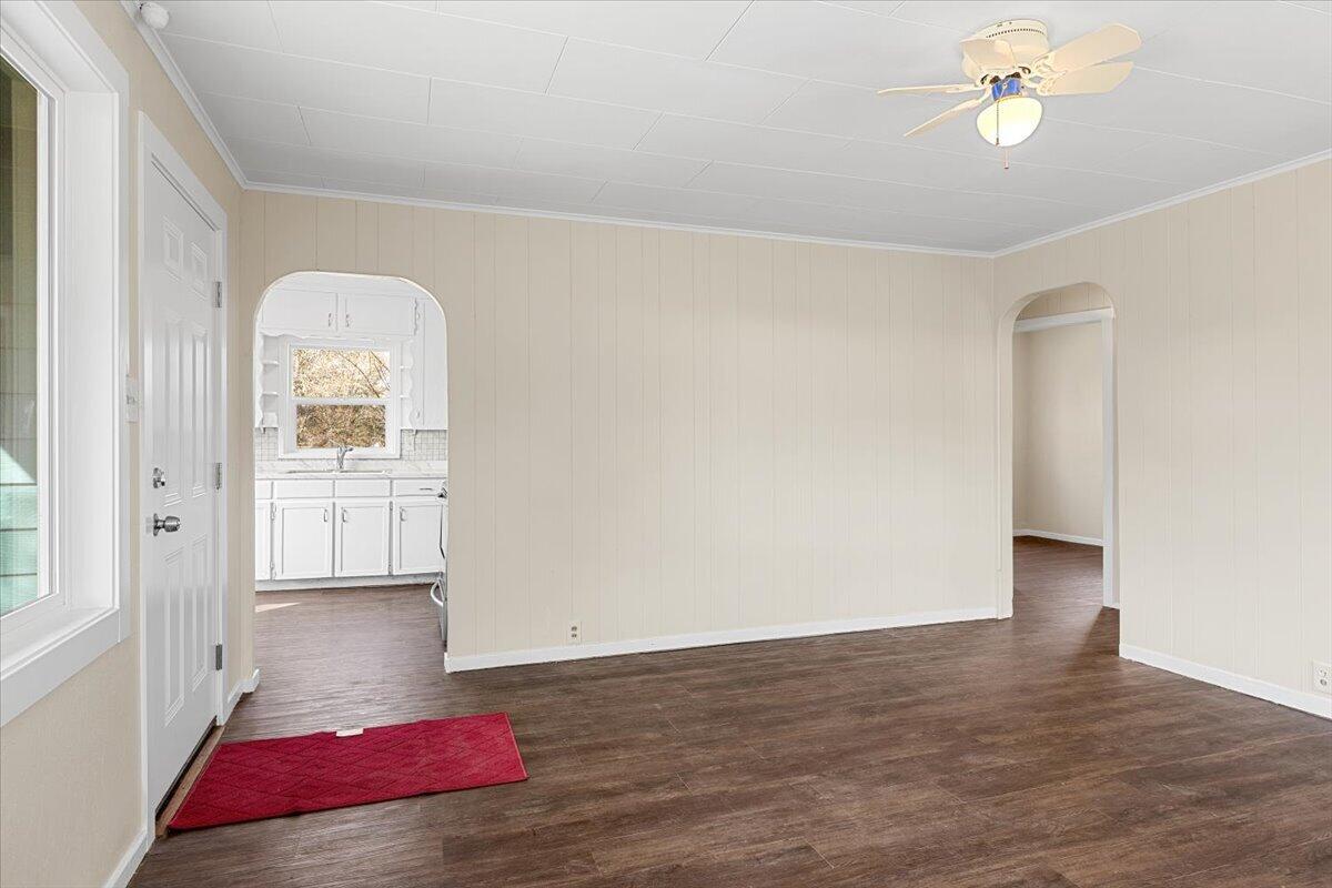 185 Peach Street Merlin, OR 97532 - Photo 9 of 21 Gallery Image 9