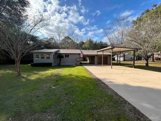 a view of a house with a backyard