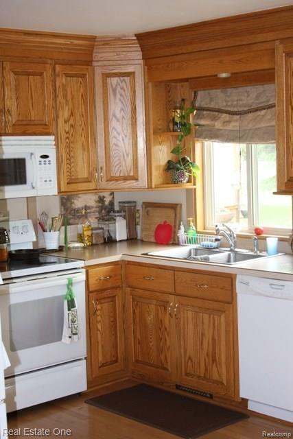9435 Michigamme Road Clarkston, MI 48348 - Photo 16 of 35 Kitchen.jpg