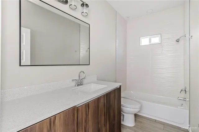 $985 | 1204 Shavano Drive, Unit 5, Edinburg, TX 78541