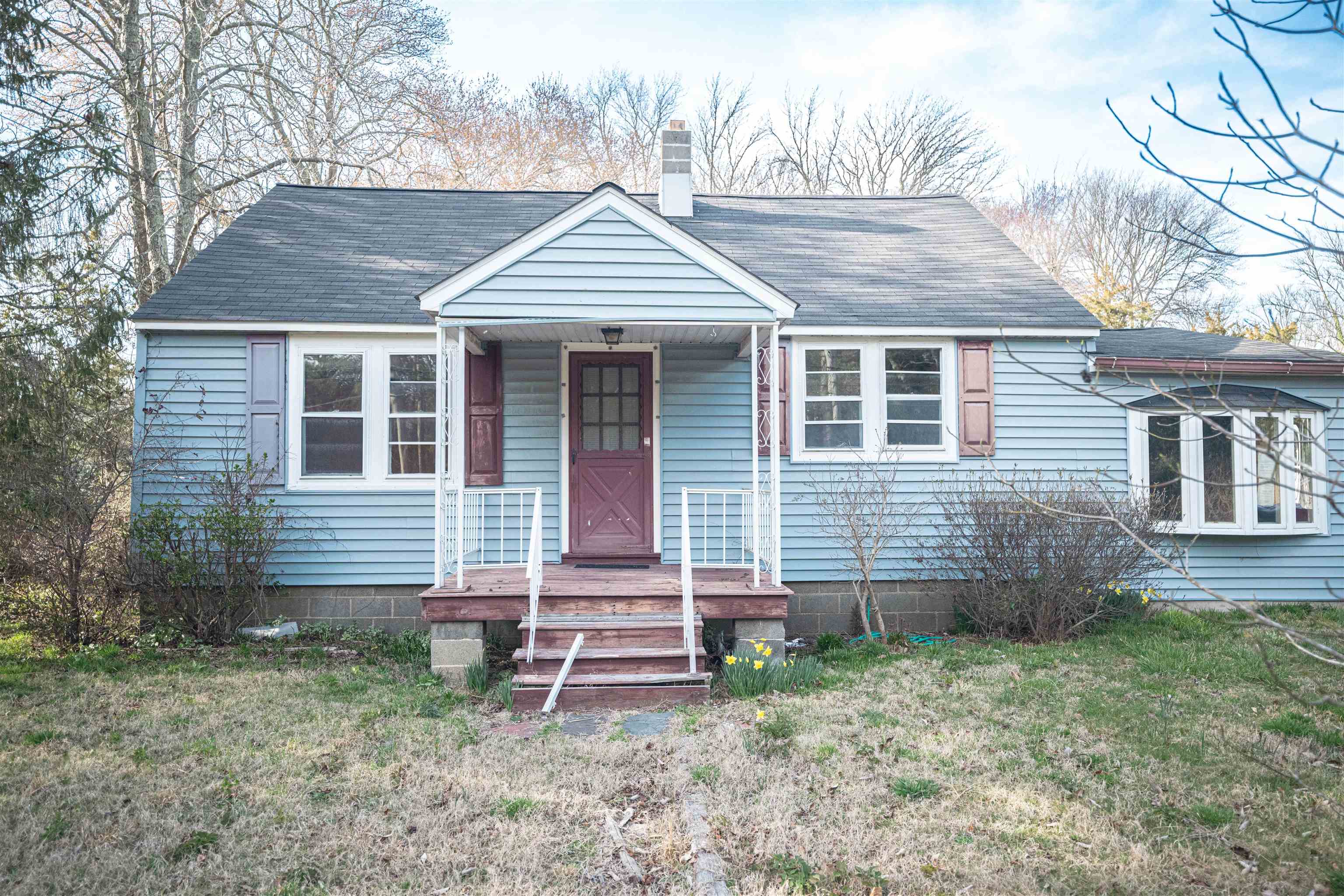 768 Seashore Road Cape May, NJ 08204 - Photo 2 of 12 a front view of a house with garden