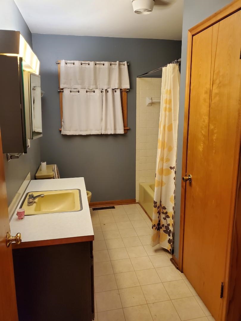 2820 East Harrison Road Alma, MI 48801 - Photo 8 of 42 1896977-7.JPG