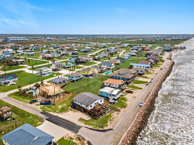 $845,000 | 418 Beach Drive, Surfside Beach, TX 77541