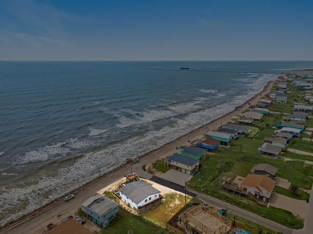 $845,000 | 418 Beach Drive, Surfside Beach, TX 77541