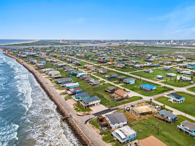 $845,000 | 418 Beach Drive, Surfside Beach, TX 77541