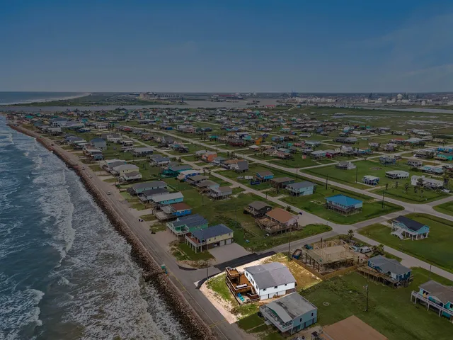 $845,000 | 418 Beach Drive, Surfside Beach, TX 77541