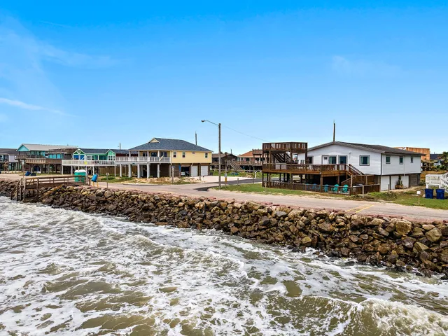 $845,000 | 418 Beach Drive, Surfside Beach, TX 77541