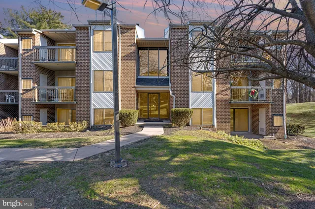 $2,300 | 13 Mullingar Court, Unit 102, Lutherville-Timonium, MD 21093