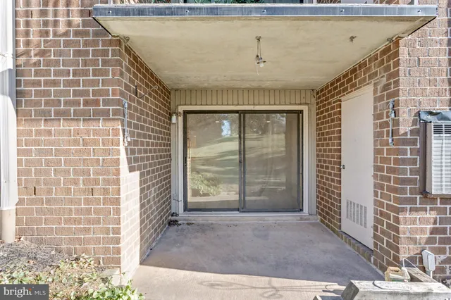 $2,300 | 13 Mullingar Court, Unit 102, Lutherville-Timonium, MD 21093