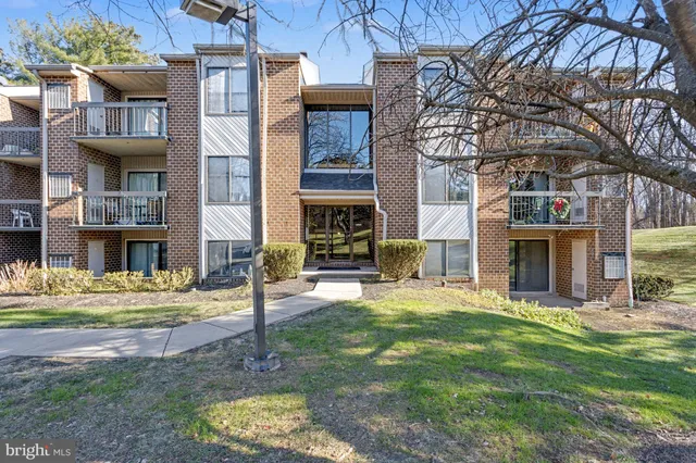 $2,300 | 13 Mullingar Court, Unit 102, Lutherville-Timonium, MD 21093