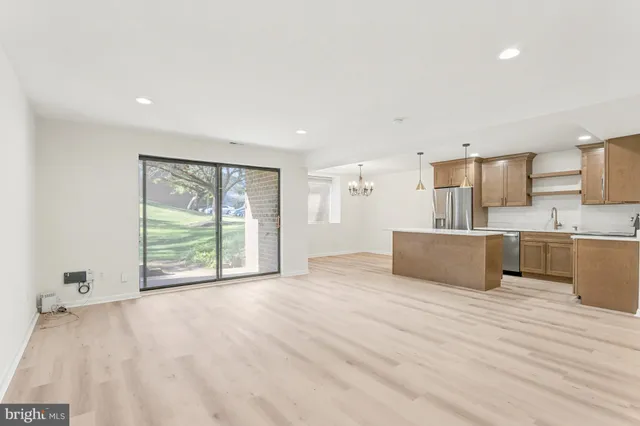 $2,300 | 13 Mullingar Court, Unit 102, Lutherville-Timonium, MD 21093