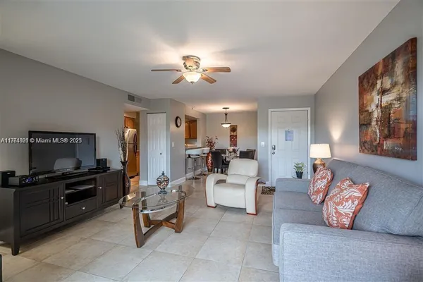 $2,000 | 1245 Southwest 46th Avenue, Unit 1215, Pompano Beach, FL 33069