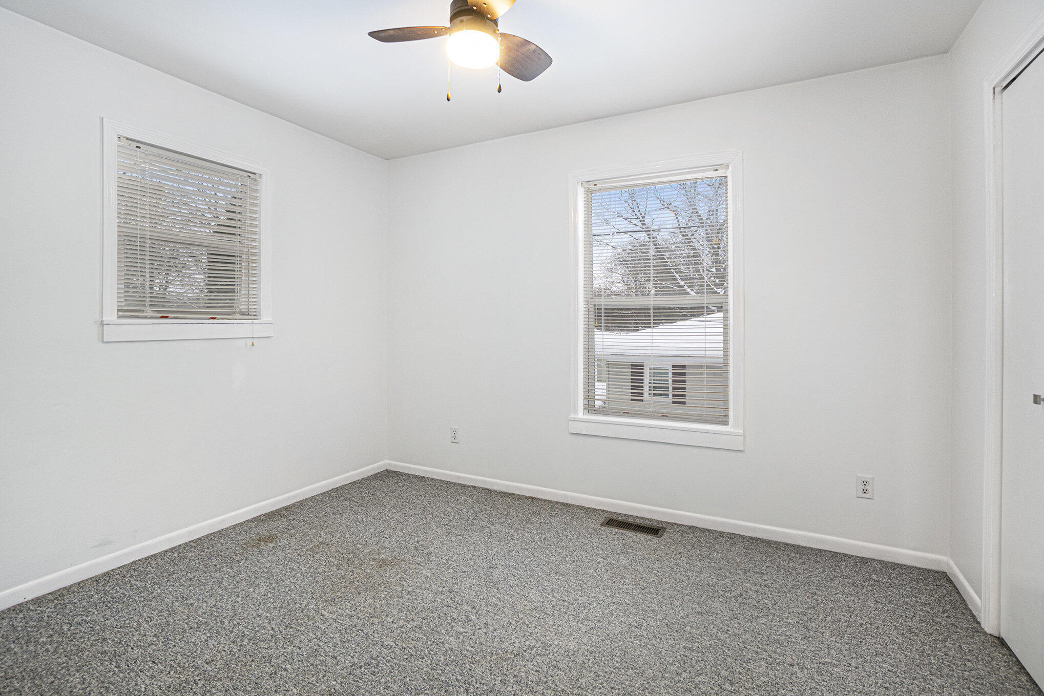 18689 West Spring Lake Road Spring Lake, MI 49456 - Photo 17 of 27 019_dng09637_954