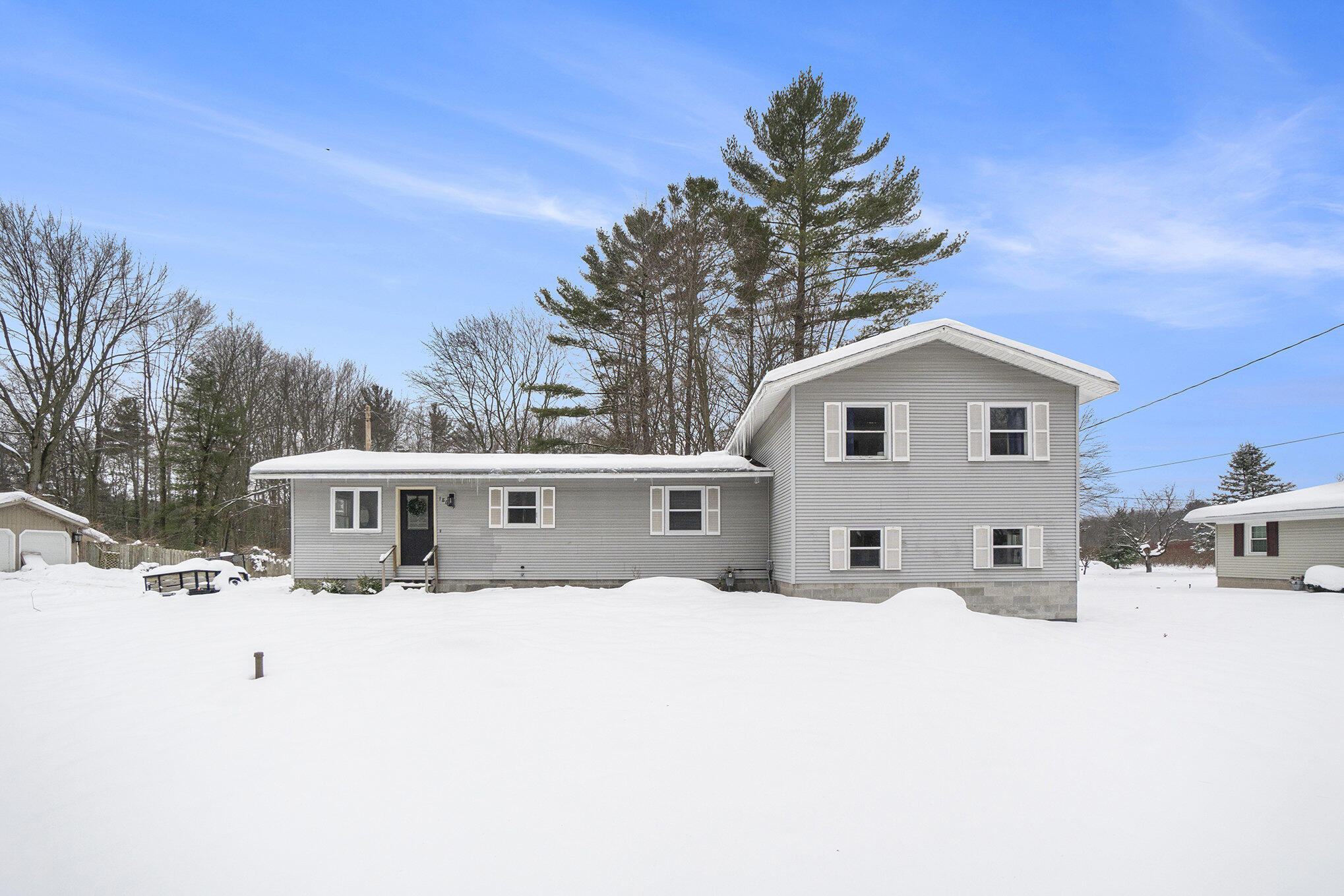 18689 West Spring Lake Road Spring Lake, MI 49456 - Photo 3 of 27 003_dng09675_221